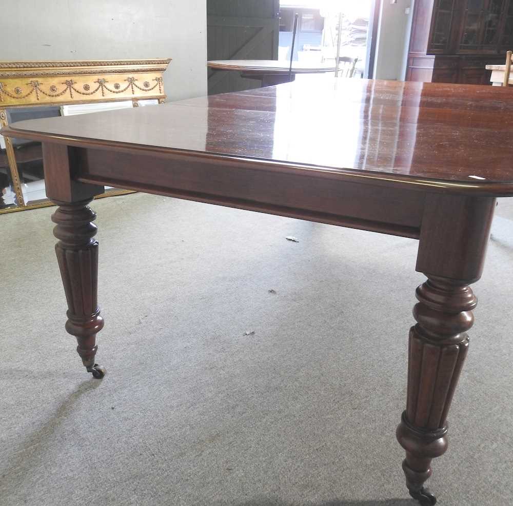 A Victorian style pull out extending dining table, 20th century, with four additional leaves, on - Image 2 of 5