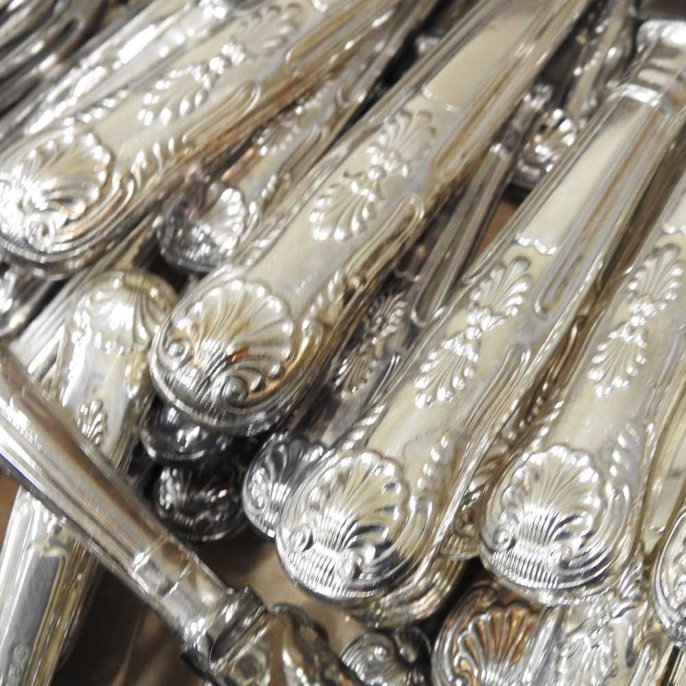 A collection of silver plated cutlery, together with cutlery boxes and table wares - Image 4 of 6