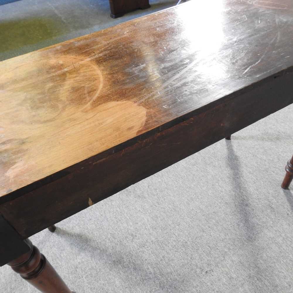 A Victorian mahogany side table, on turned legs 102w x 45d x 71h cm - Image 2 of 5