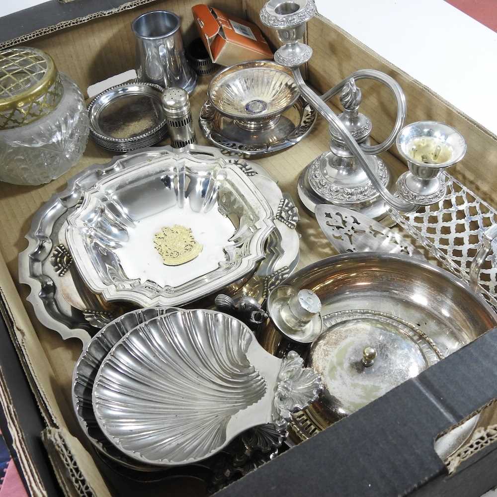 A collection of silver plate and metalwares, to include a cocktail shaker and cutlery - Image 3 of 4