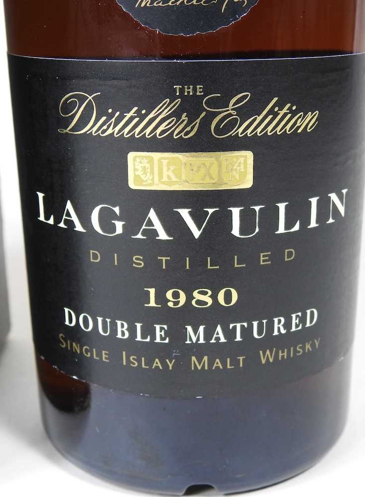 Lagavulin single Islay malt whisky, Distiller's Edition 1980, double matured special release, - Image 4 of 8