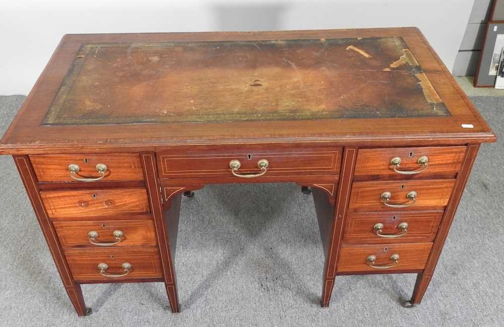 An Edwardian inlaid mahogany pedestal desk, with an inset writing surface 114w x 59d x 73h cm - Image 3 of 5