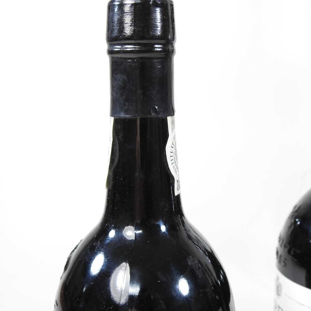 Six bottles of Warre's 1985 vintage port, bottled in 1987, each 75cl, boxed (6) Overall condition - Image 2 of 6