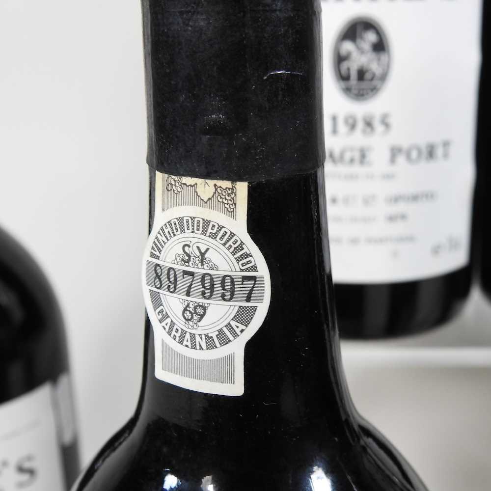 Six bottles of Warre's 1985 vintage port, bottled in 1987, each 75cl, boxed (6) Overall condition - Image 4 of 6