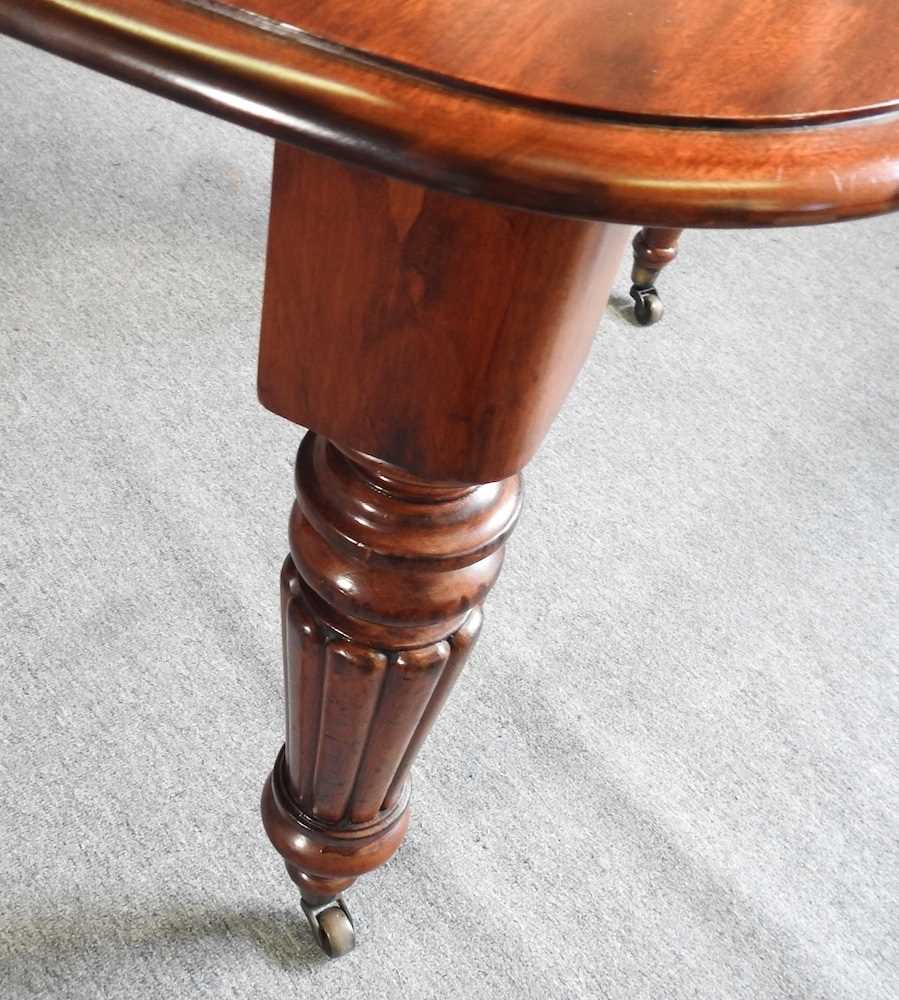 A Victorian style pull out extending dining table, 20th century, with four additional leaves, on - Image 4 of 5