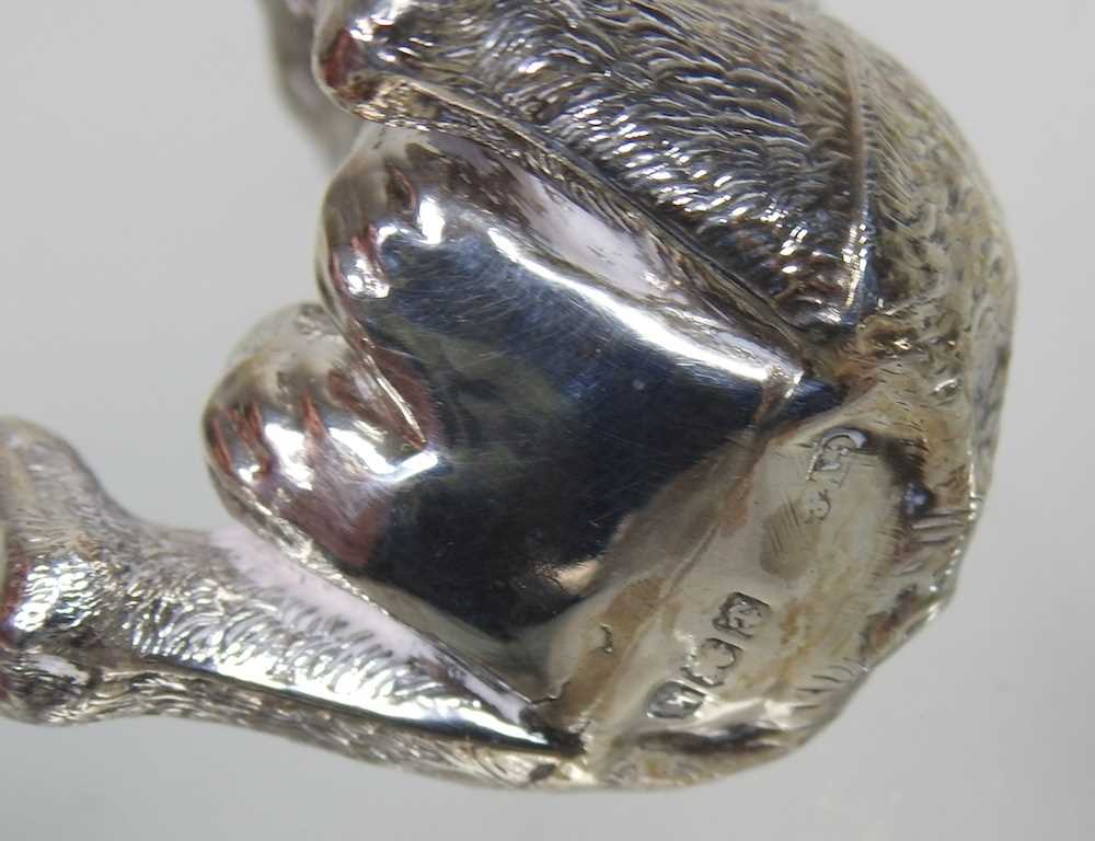 An Edwardian novelty silver pepper, in the form of a seated bear, Birmingham 1909, 5cm high, - Image 5 of 6