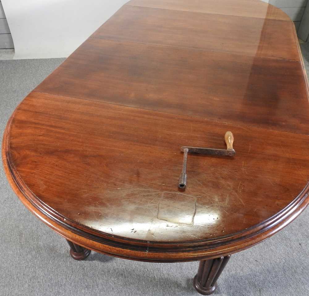 A Victorian mahogany oval wind out extending dining table, on turned and reeded legs, with two - Image 2 of 4