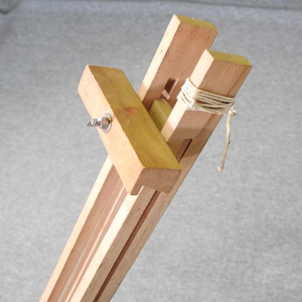 A wooden adjustable artists's easel - Image 6 of 6