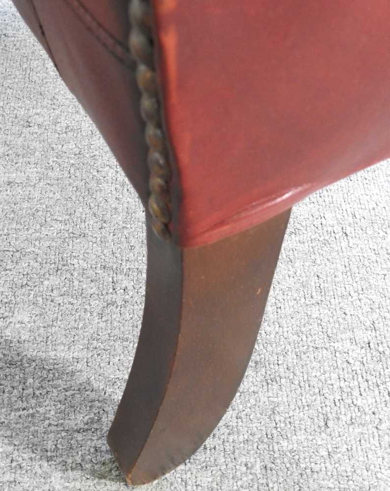 A Georgian style leather upholstered button back wing armchair, mid 20th century, on square legs - Image 6 of 6