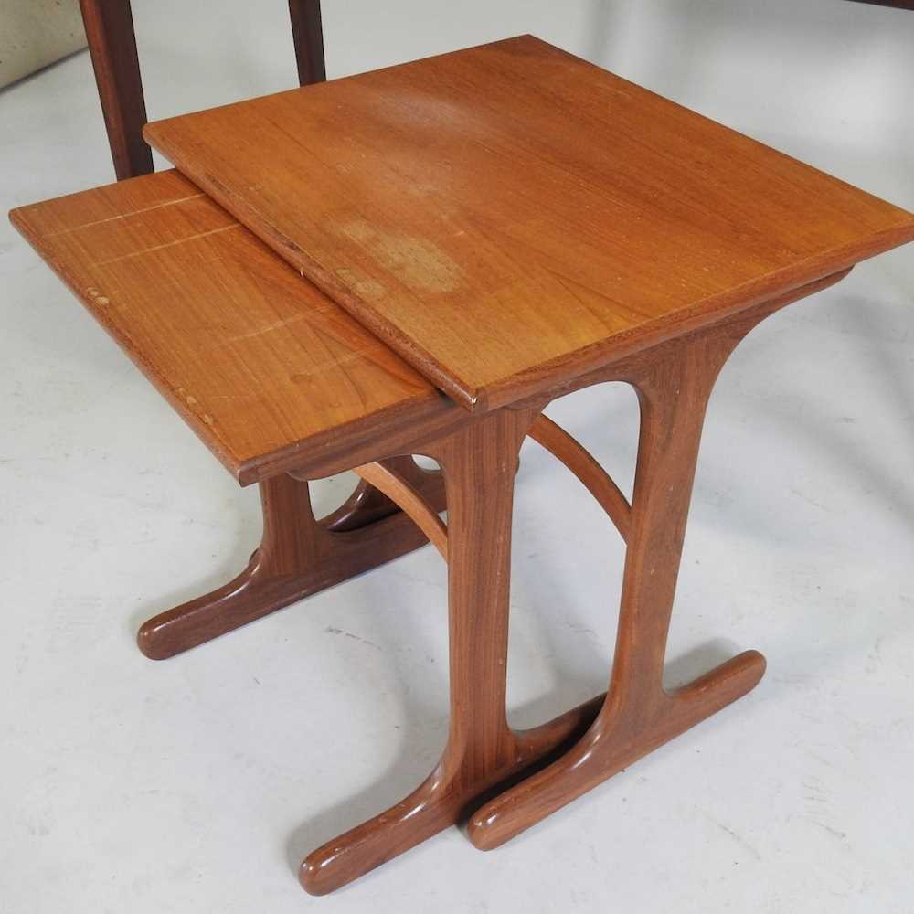 A 1960's teak side table, together with a nest of two 1970's occasional tables (2) 107w x 47d x - Bild 3 aus 4