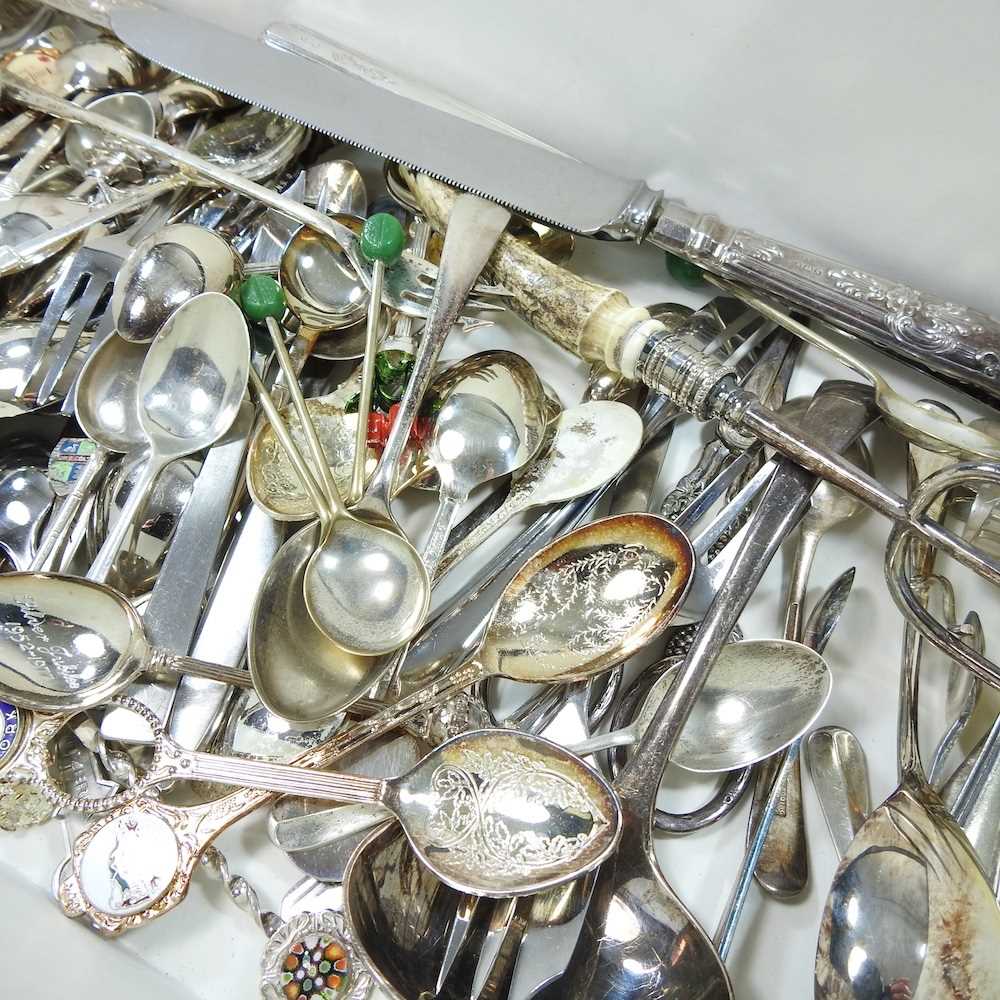 A collection of silver and plated souvenir spoons and other cutlery - Image 4 of 7