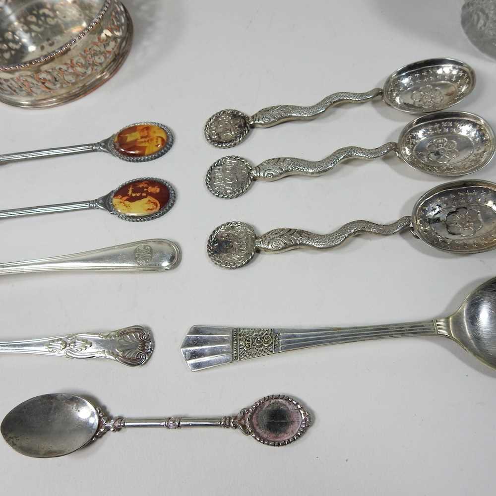 A collection of silver and silver plate, to include a Dalvey Voyager clock, cased and hardstone - Image 2 of 7