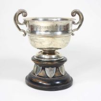 An Edwardian silver trophy cup, marks rubbed, 117g, 17cm wide, inscribed Lexden Harriers Challenge