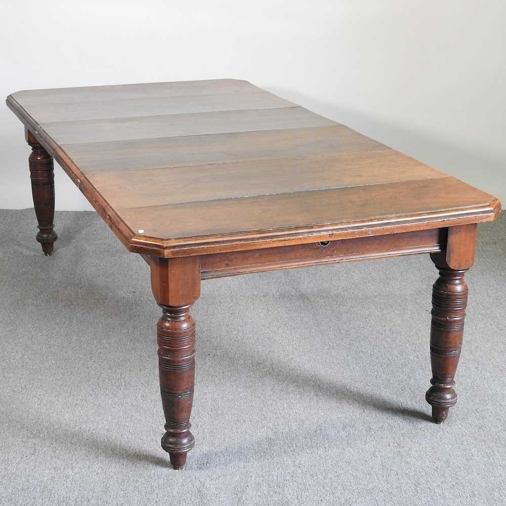 A Victorian mahogany wind-out extending dining table, on turned legs 209w x 103d x 67h cm