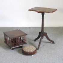 An Edwardian table top revolving bookcase, 35cm wide, together with a tripod table and a Victorian