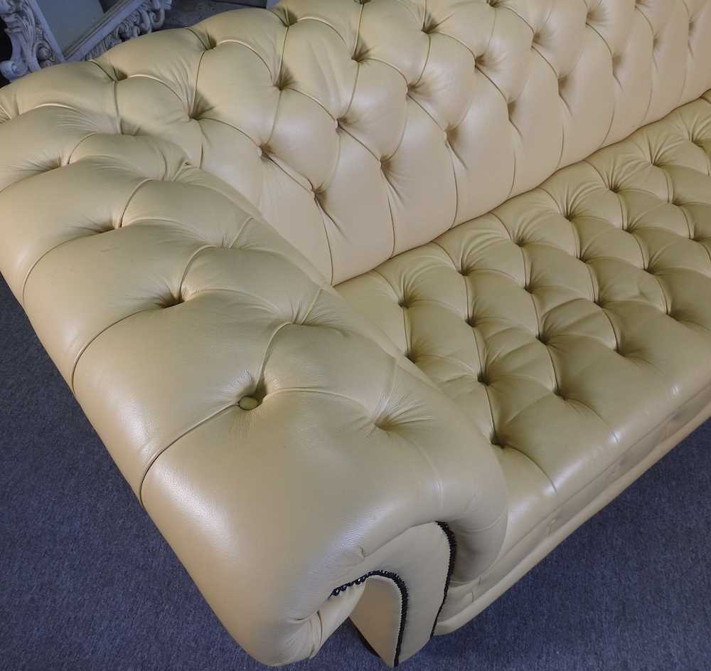 A modern cream leather upholstered chesterfield sofa, with a buttoned back, on turned legs 246w x - Image 2 of 6