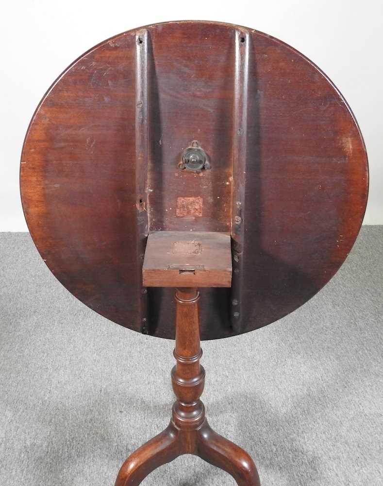 A George III mahogany tilt-top occasional table, 63cm diameter - Image 2 of 7
