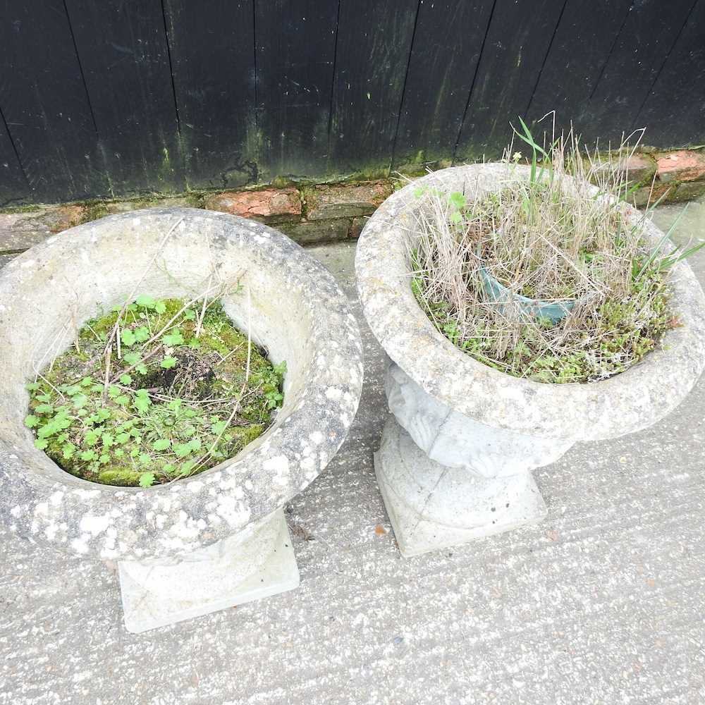 A pair of cast stone garden urns, of pedestal form, 57cm high (2) - Image 4 of 4