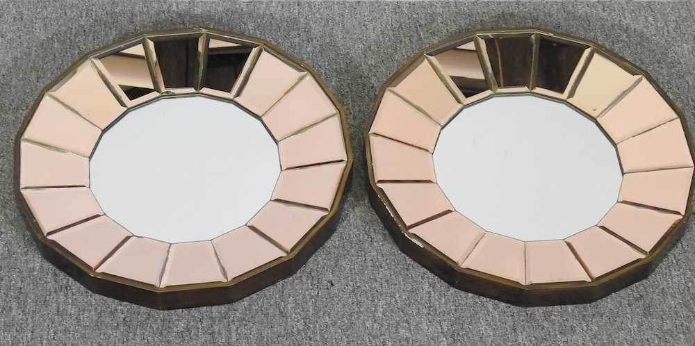 A pair of Art Deco style wall mirrors, of circular shape, 41cm diameter (2) - Image 3 of 3