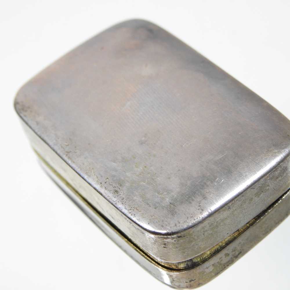 A George III silver snuff box, of hinged rectangular shape, with a gilt interior, inscribed Burn, St - Image 2 of 5