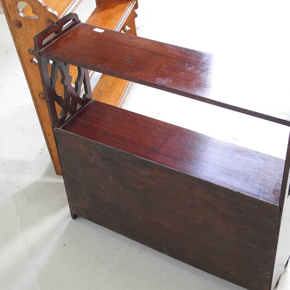 An Edwardian mahogany hanging shelf, 56cm wide, together with another (2) - Image 2 of 6