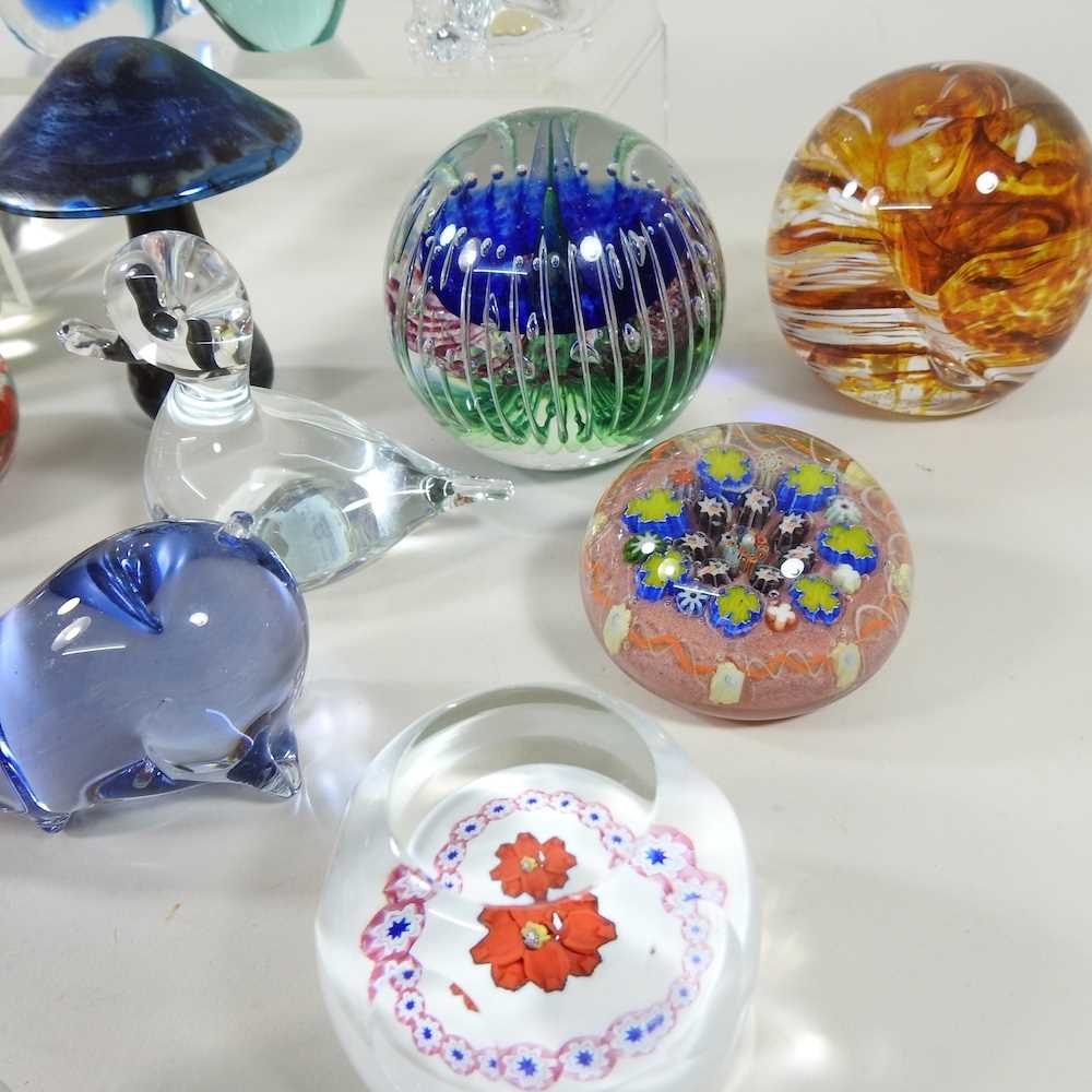 A collection of various glass paperweights, to include millefiori and glass animals - Image 4 of 7