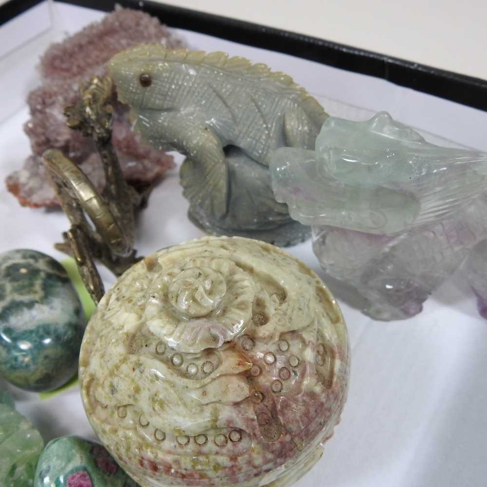 A collection of carved hardstone items and rock samples and Chinese jade coloured animals - Image 4 of 4