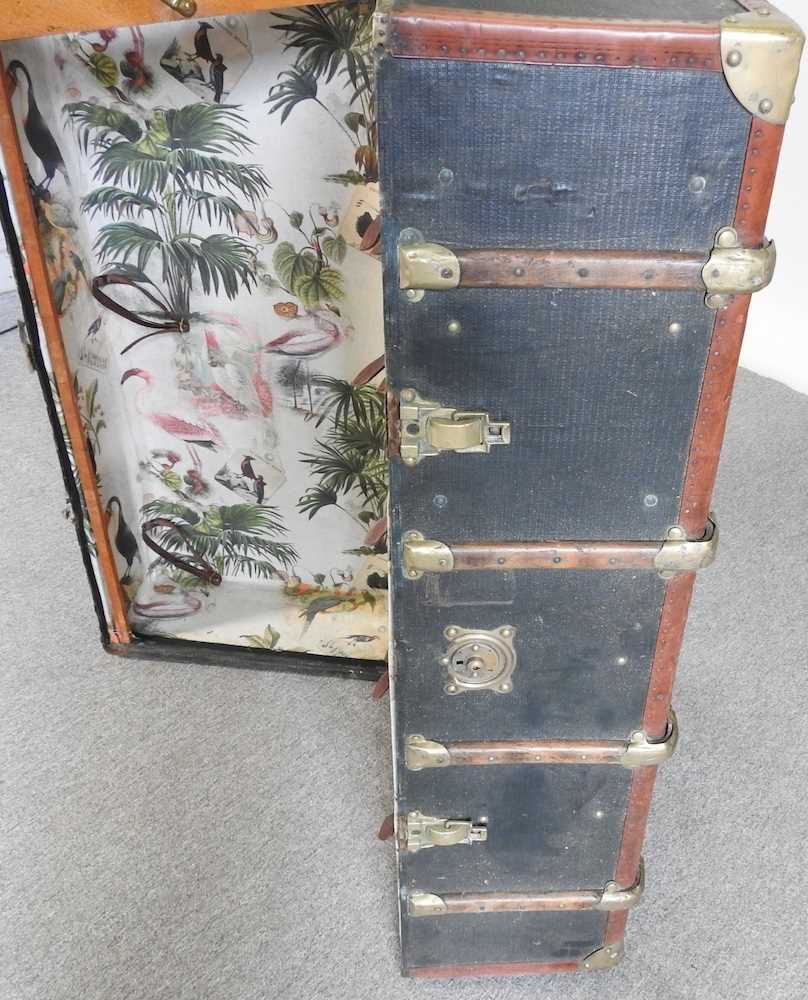 An early 20th century travel trunk, the fitted interior decorated with flamingos and toucans 53w x - Image 4 of 7