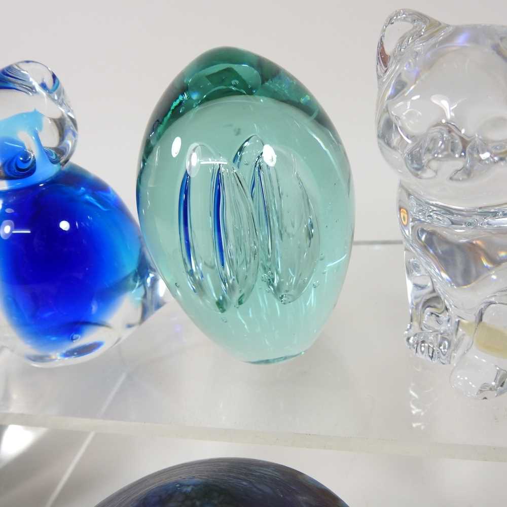 A collection of various glass paperweights, to include millefiori and glass animals - Image 3 of 7