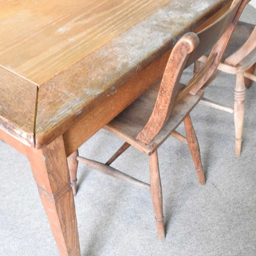 An early 20th century light oak dining table, together with four knife back dining chairs (5) 149w x - Image 4 of 8