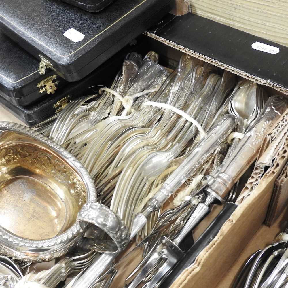 A collection of silver plated cutlery, together with cutlery boxes and table wares - Image 5 of 6