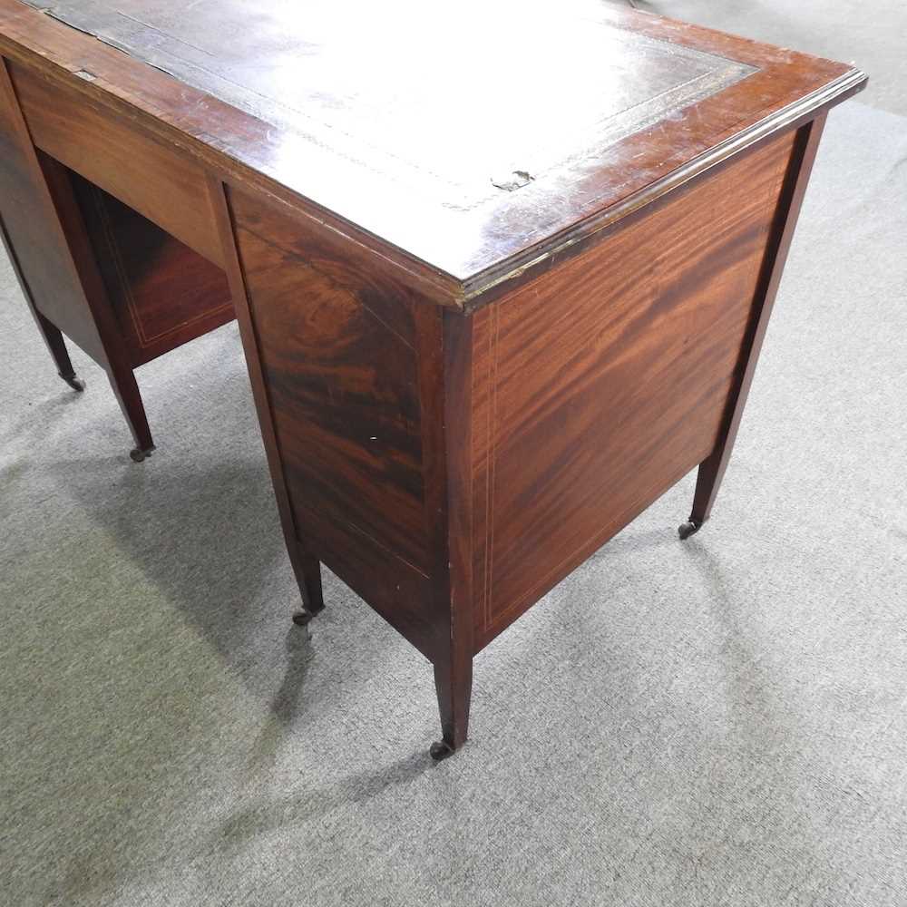 An Edwardian inlaid mahogany pedestal desk, with an inset writing surface 114w x 59d x 73h cm - Image 2 of 5