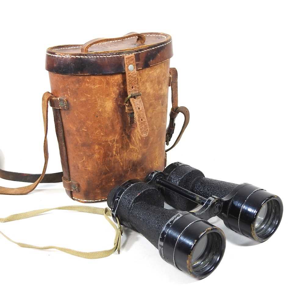 A pair of World War II era binoculars, Bino Prism No.5, cased