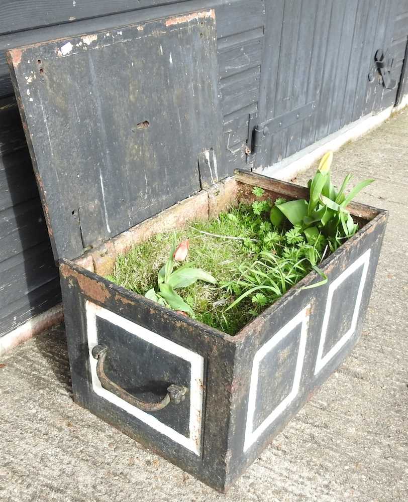 An antique cast iron safe, planted with flowers, 61cm wide - Image 3 of 4