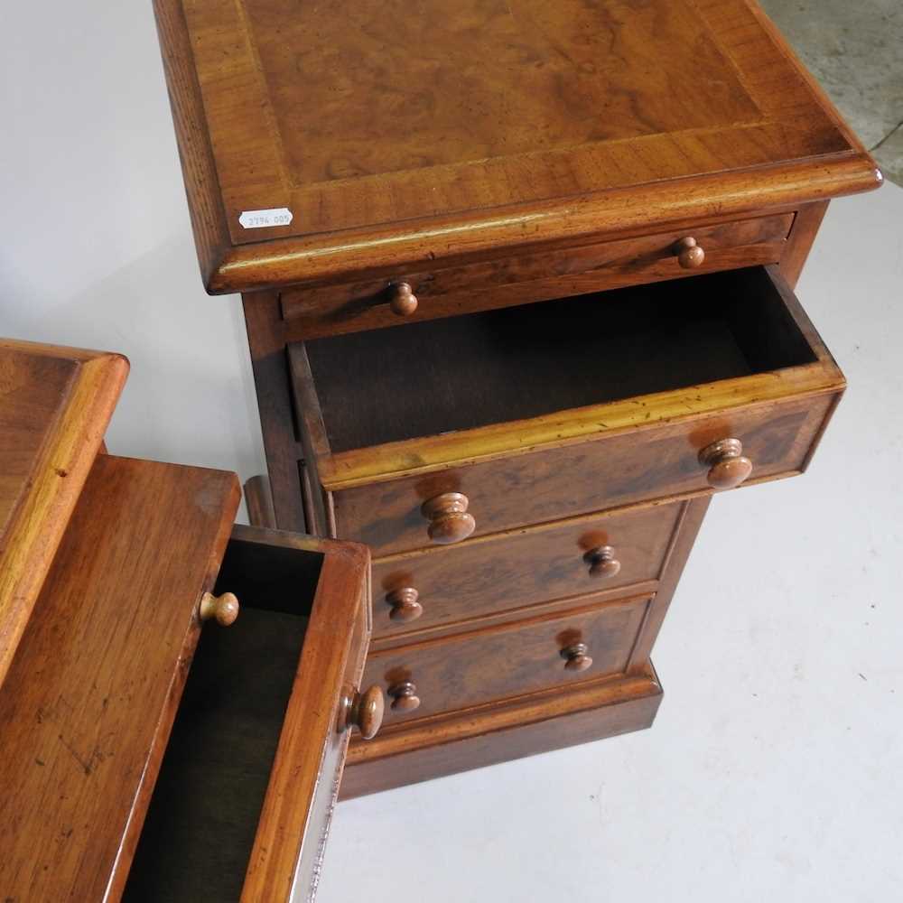 A pair of hand made burr and featherbanded walnut bedside chests, each containing four drawers (2) - Image 5 of 6