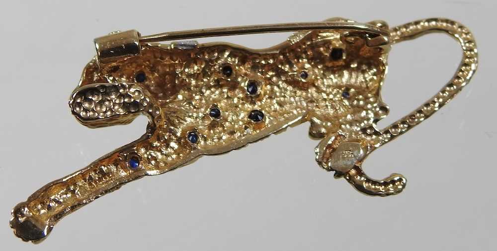 A 9 carat gold brooch, in the form of a panther, with sapphire spots, ruby eyes and a diamond - Image 4 of 7