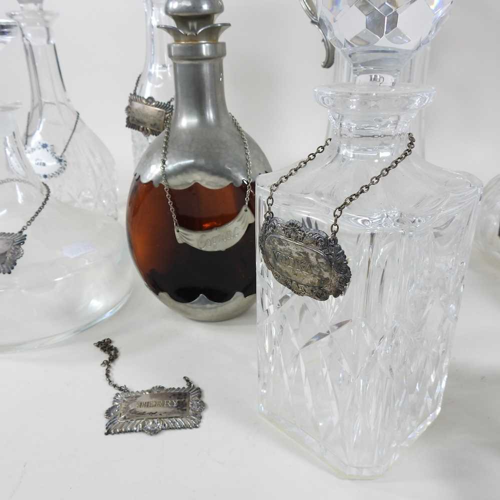 A glass claret jug, with silver plated mounts, 36cm high, together with a collection of cut glass - Image 5 of 5