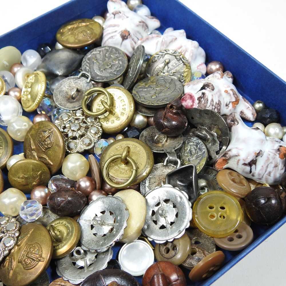 A collection of military and other buttons - Image 3 of 3