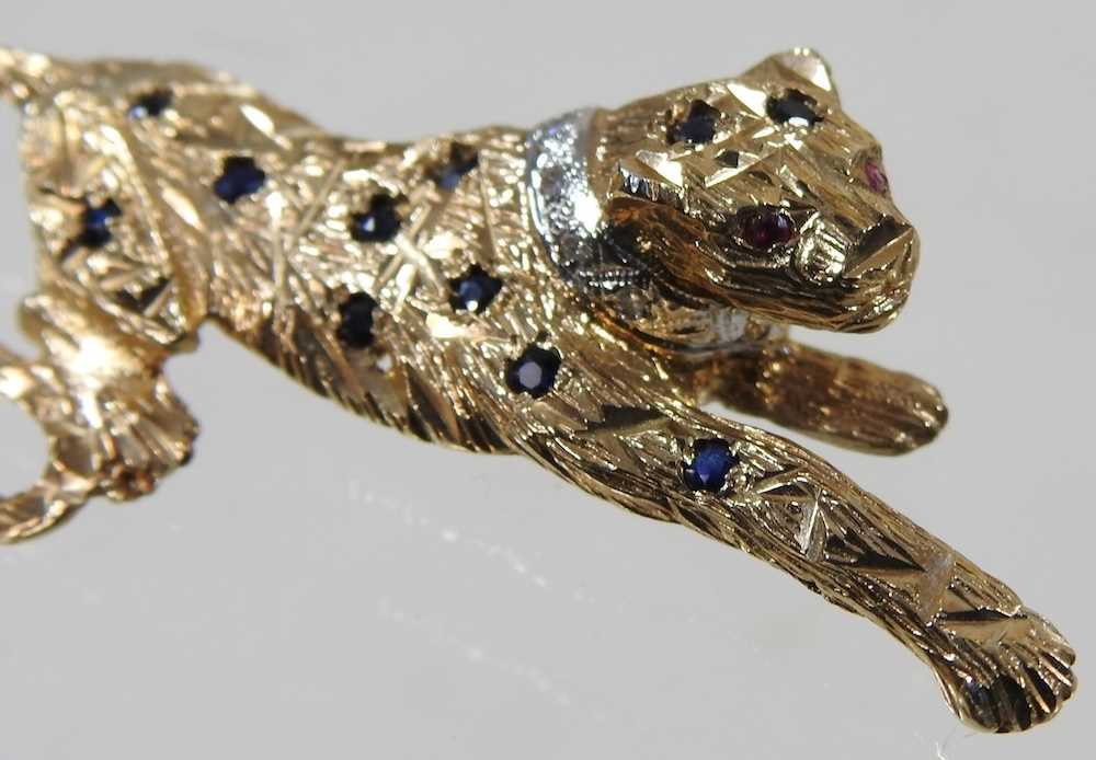 A 9 carat gold brooch, in the form of a panther, with sapphire spots, ruby eyes and a diamond - Image 2 of 7