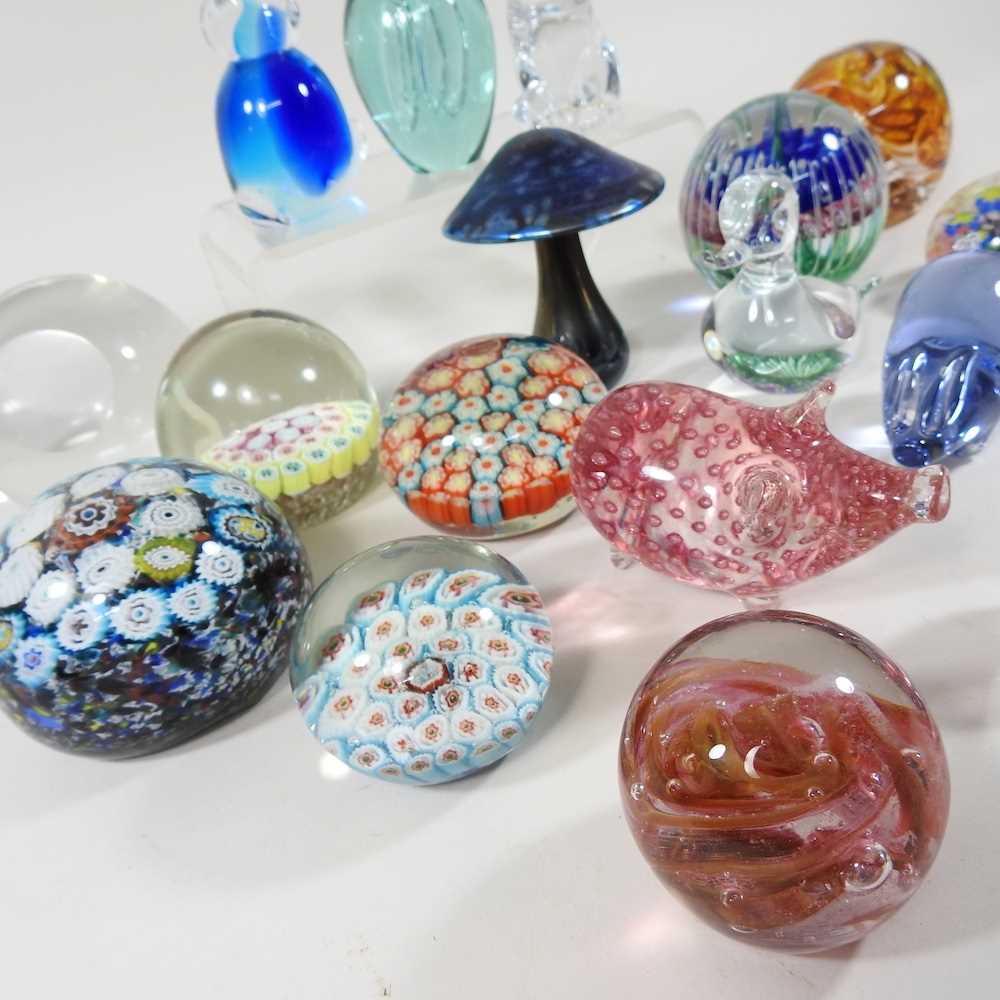 A collection of various glass paperweights, to include millefiori and glass animals - Image 6 of 7