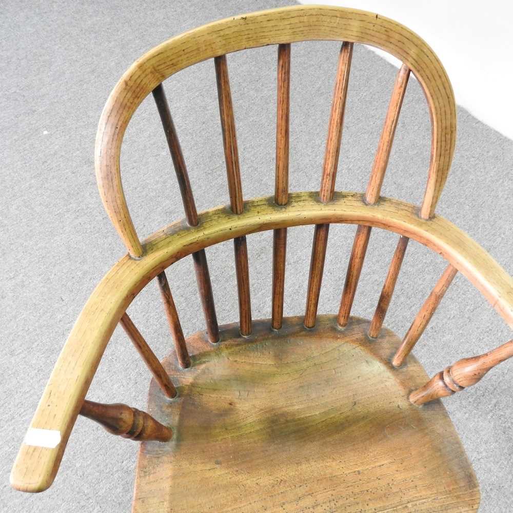 A 19th century elm Windsor style child's spindle back high chair, on turned legs, 86cm high - Image 3 of 5