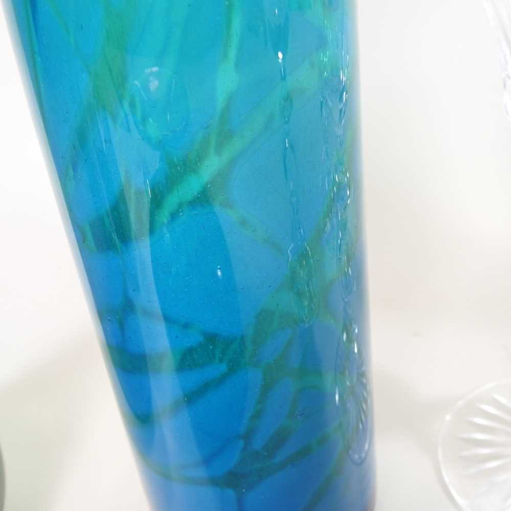 A set of three large cut crystal stem glasses, 22cm high, together with two M'dina coloured glass - Image 5 of 11