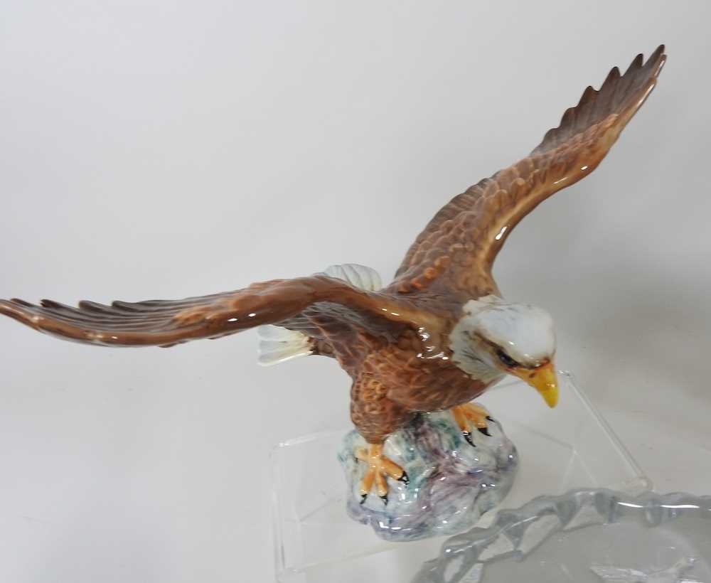 A Beswick model of a Bald Eagle, 1018, 20cm high, together with a pair of Poole pottery cats, a - Image 3 of 8