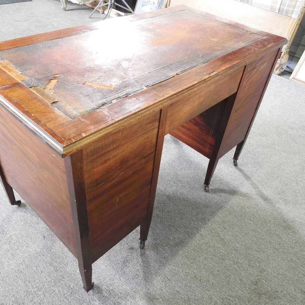 An Edwardian inlaid mahogany pedestal desk, with an inset writing surface 114w x 59d x 73h cm - Image 5 of 5