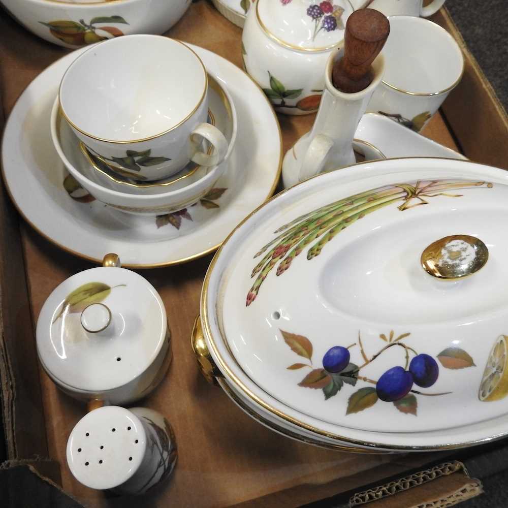A collection of Worcester Evesham table ware, together with a collection of various decorative - Image 4 of 6