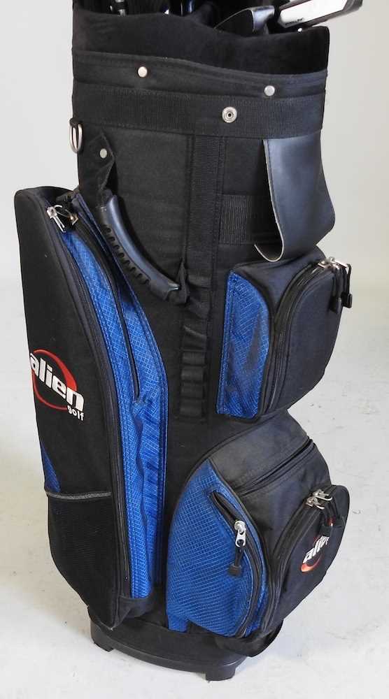 A collection of Alien Ultimate 500 golf clubs, cased - Bild 4 aus 4