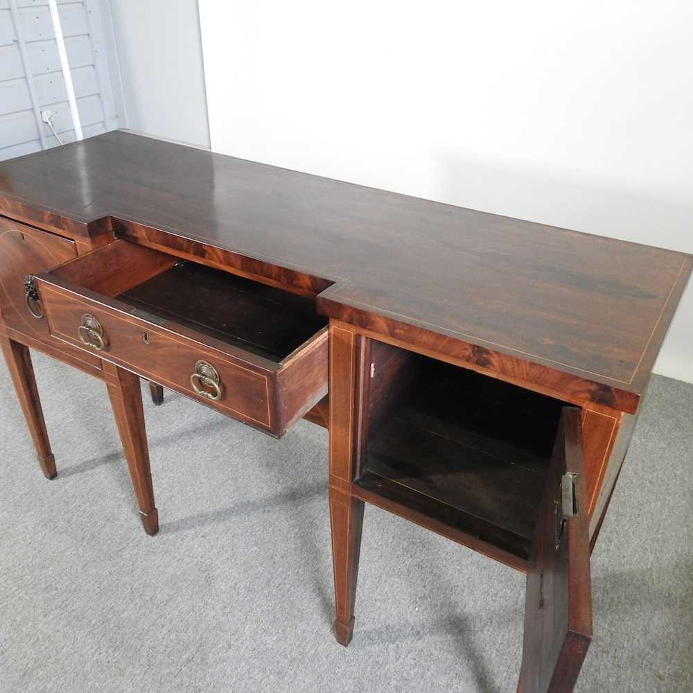 A 19th century mahogany and inlaid inverted breakfront sideboard, on square tapered legs 146w x - Bild 2 aus 4