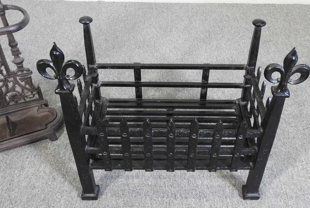 A cast iron fire grate, 47cm wide, together with a cast iron stick stand (2) - Image 3 of 4
