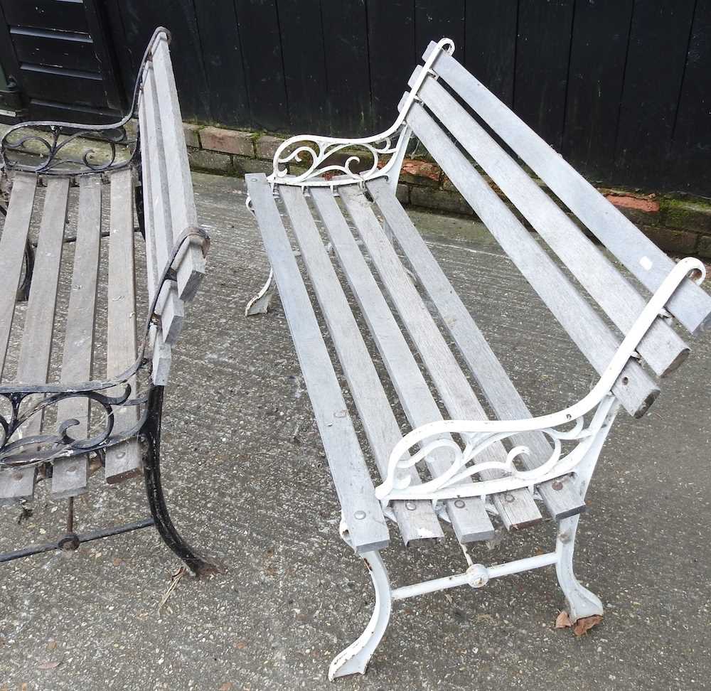 A near pair of wooden garden benches on metal ends, each 116cm wide (2) - Image 3 of 3