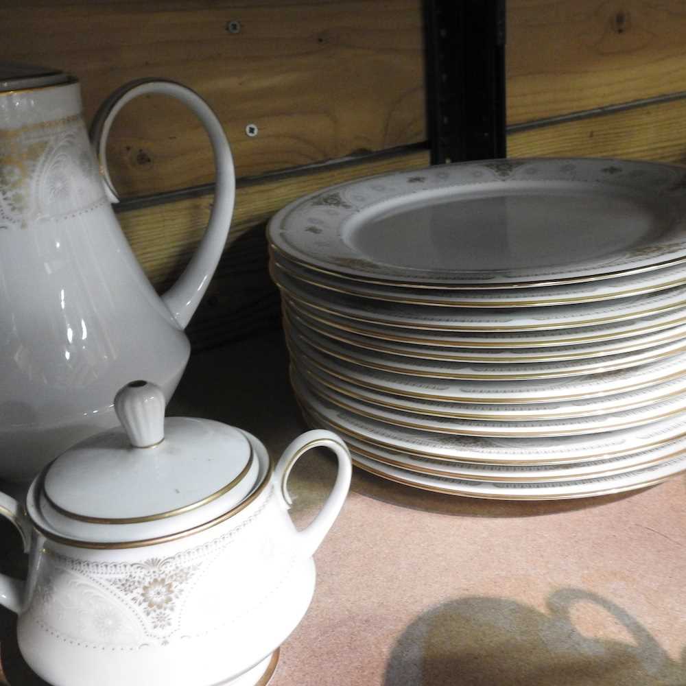 An extensive Noritake Highclere pattern tea and dinner service, with twelve place settings, to - Image 6 of 6